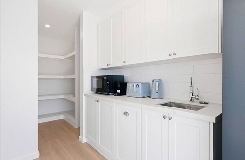Forresters Beach House | Glass House Escape at Forresters