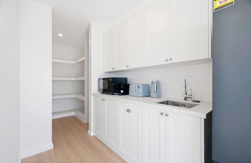 Forresters Beach House | Glass House Retreat at Forresters