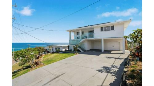 Forresters Beach House | Glass House Retreat at Forresters