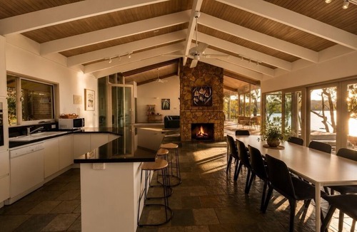 Taylor Bay House | Glasshouse Lake Eildon Architectural Retreat