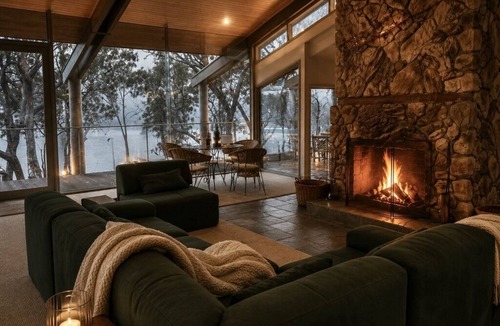 Taylor Bay House | Glasshouse Lake Eildon Architectural Retreat