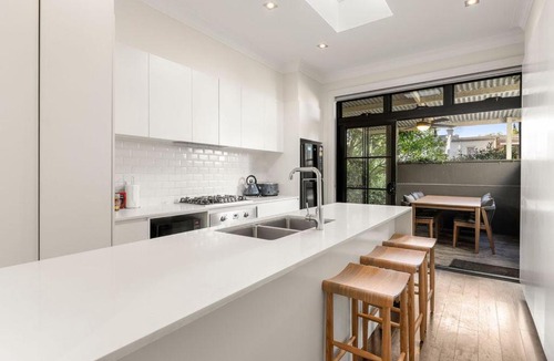 Glebe Apartment | Glebe Retreat with Parking & Outdoor Dining