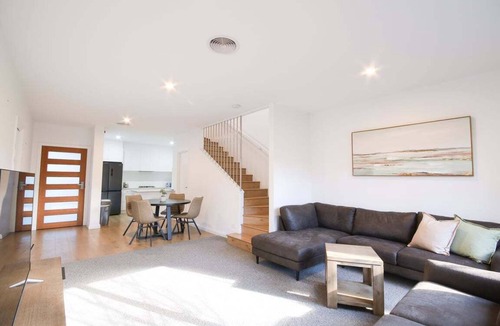 Wagga Wagga Apartment | Glen’s Fitz St Getaway - CBD Central