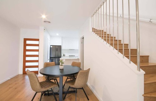 Wagga Wagga Apartment | Glen’s Fitz St Getaway - CBD Central