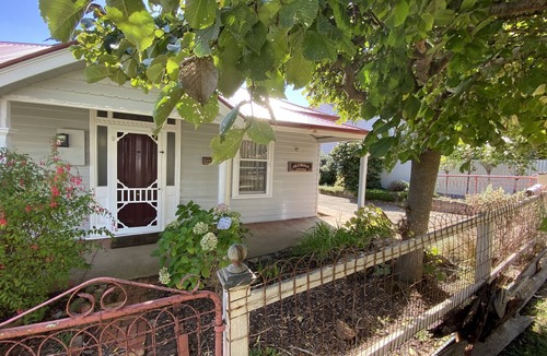 Daylesford House | Glendale Cottage ~ Perfectly located