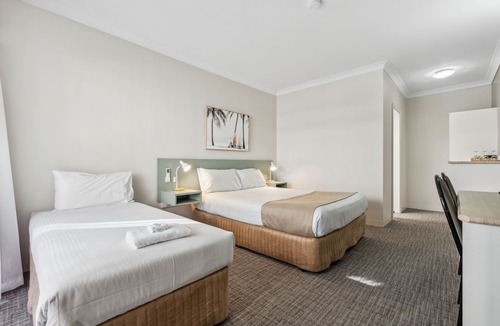 Glenelg Hotel | Glenelg Dockside Motel