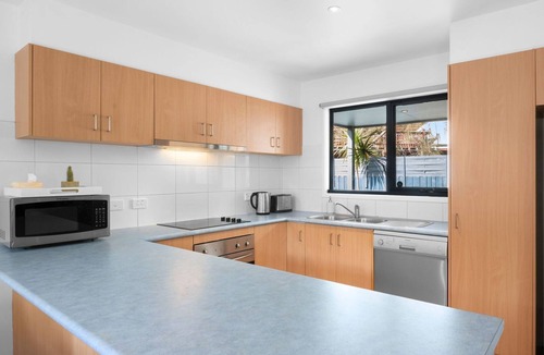 Torquay House | Golden Beach Classic