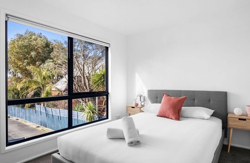 Torquay House | Golden Beach Classic