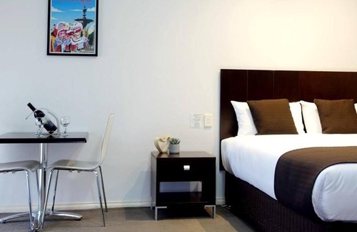 Strathdale Hotel | Golden Reef Motor Inn