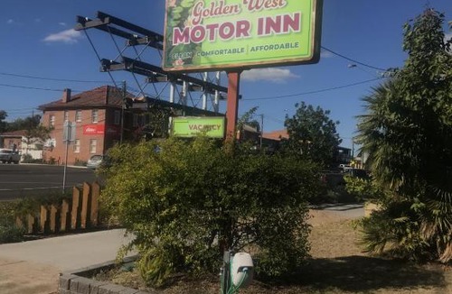 Miles Hotel | Golden West Motor Inn