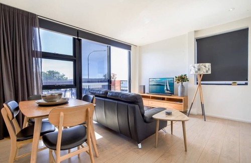 Batemans Bay Apartment | Gorgeous 2-Bed Apartment By Shops