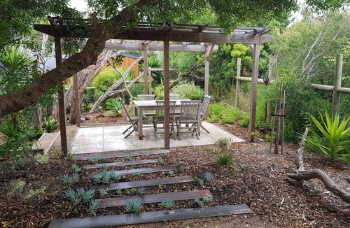 Sorrento House | Gorgeous Beach House in tranquil garden setting