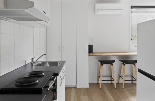 Manly Apartment | Gorgeous Central Studio with Rooftop Pool & Gym
