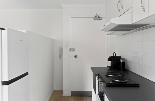 Manly Apartment | Gorgeous Central Studio with Rooftop Pool & Gym