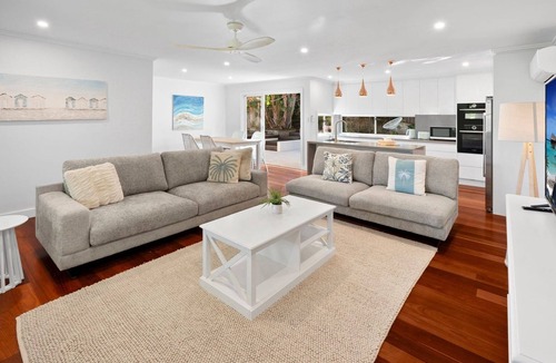 Warriewood House | Gorgeous Contemporary Home with Tropical Garden