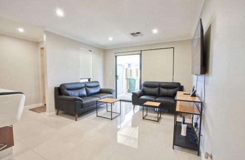 Westminster House | Gorgeous Family House near Shops