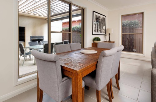 Albury House | Gorgeous Gem on Jones - Comfortable three bedroom home with beautiful interior styling