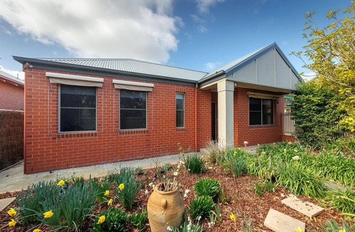 Albury House | Gorgeous Gem on Jones - Comfortable three bedroom home with beautiful interior styling