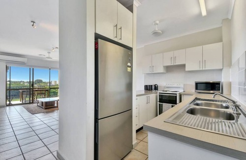 Larrakeyah Apartment | Gorgeous Golf Course views from top floor