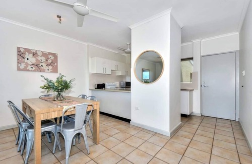 Larrakeyah Apartment | Gorgeous Golf Course views from top floor