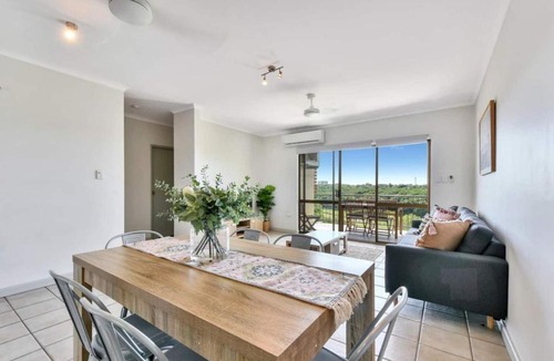 Larrakeyah Apartment | Gorgeous Golf Course views from top floor