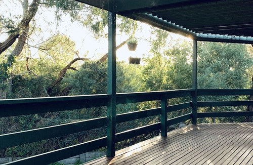 Frankston East House | Gorgeous house near beach with nature view