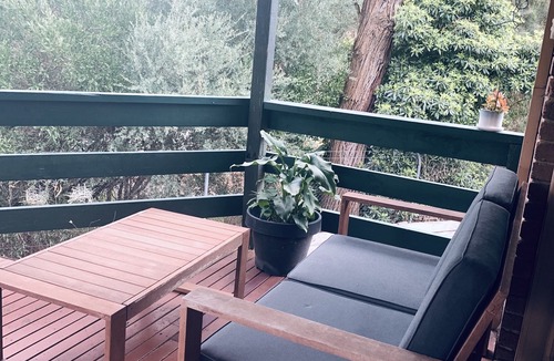 Frankston East House | Gorgeous house near beach with nature view