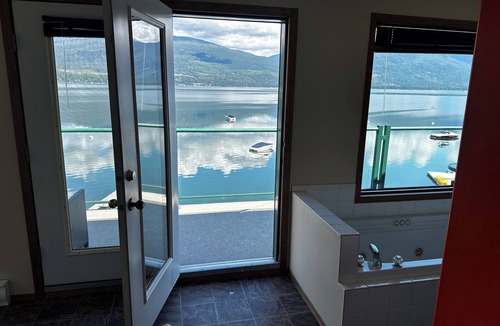 Blind Bay Condo | Gorgeous Lakefront 2 Level Penthouse Condo w/2 Private Balconies & Buoy!