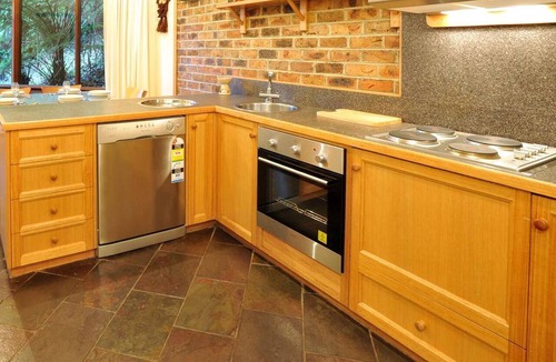 Kalorama Cabin | Gorgeous Octagonal Tree House Rental for a Unique Dandenong Ranges Accommodation near Melbourne