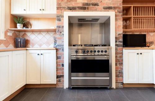 South Launceston House | Gorgeous on Galvin: Close to Town Yet A Mile Away