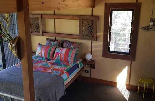 Austinville Cabin | Gorgeous Queensland Tree House with Great Views Perfect for Glamping, Gold Coast