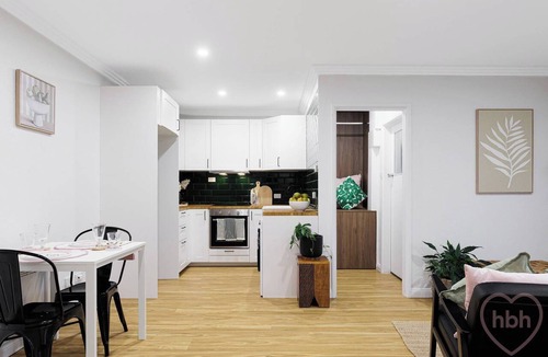 Campbell Apartment | Gorgeous studio apartment next to Campbell shops in the heart of Inner North CBR