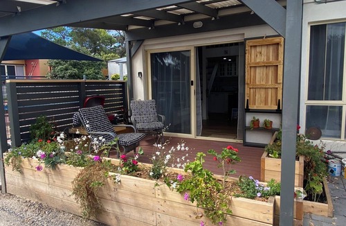 Aldinga Beach Apartment | Gorgeous Tiny House/Loft conversion