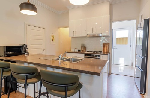 Wagga Wagga House | Gormly Grove Cottage - Modern Comfort, Near CBD