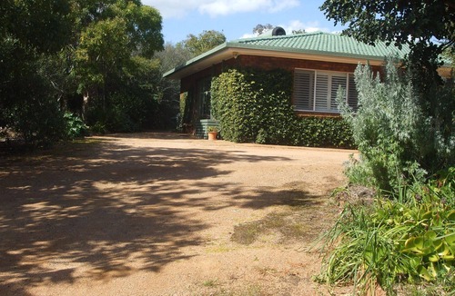 Dubbo Apartment | Gortaderra self contained Unit