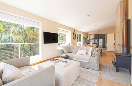 Dennes Point House | Graceys Beach House North facing Coastal Calm