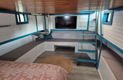 Wagait Beach Boat Rental | Gracie - May Unique boat stay with ocean views