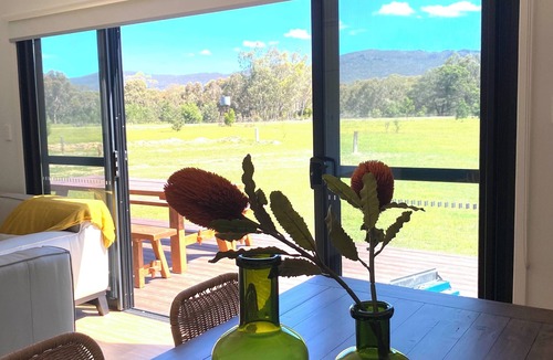 Halls Gap House | Grampians View Retreat - where style meets nature