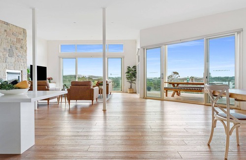 Portsea House | Grand Coastal Home with Tennis Court