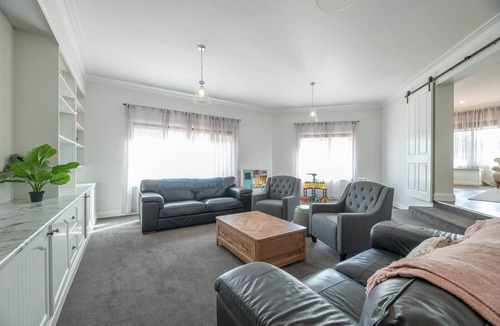 Dubbo House | Grand Entertainer - Pool & Spa, Ultimate Getaway