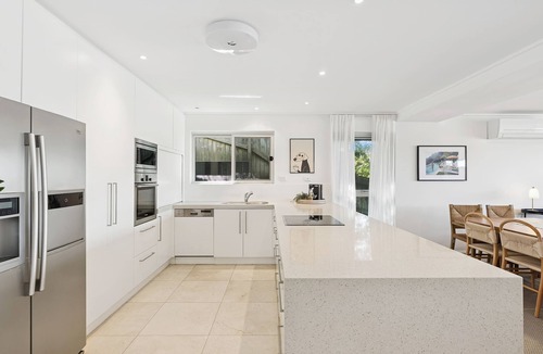North Avoca House | Grand Home | Ocean Views, Sleeps 13, Beach