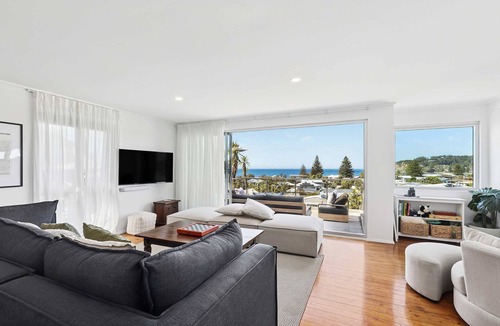 North Avoca House | Grand Home | Ocean Views, Sleeps 13, Beach
