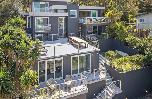 North Avoca House | Grand Home | Ocean Views, Sleeps 13, Beach