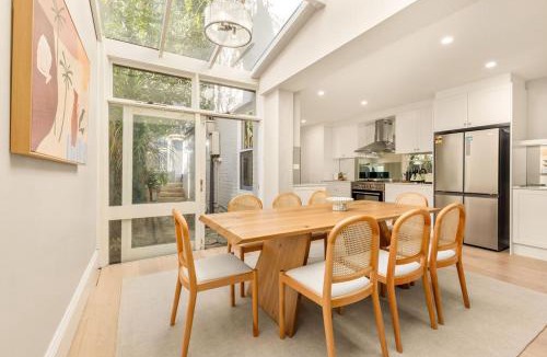 Potts Point Apartment | Grand Victorian Terrace Near Sydney Harbour