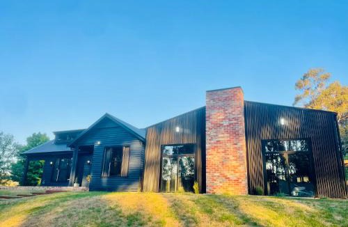 Trentham House | Grangeford Retreat, Trentham