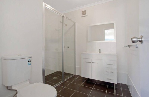 Merimbula Cabin | Grantys - 4 bedroom pet friendly house