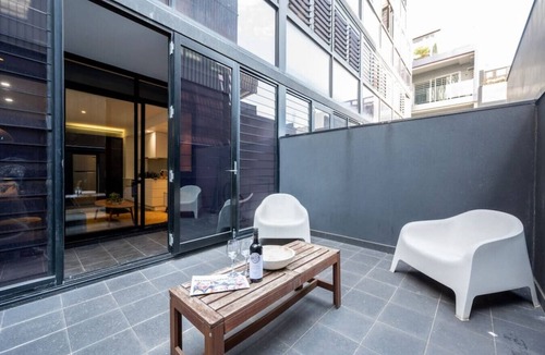 Prahran Apartment | GRATTAN Prime Location - Walk to Cafes, Shops, Parks