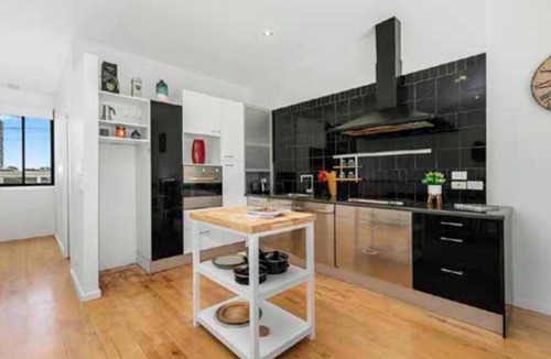 Ascot Vale House | Great 2 bedroom townhouse for short or long stays