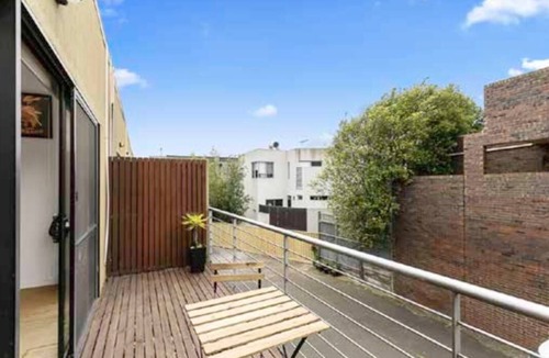 Ascot Vale House | Great 2 bedroom townhouse for short or long stays