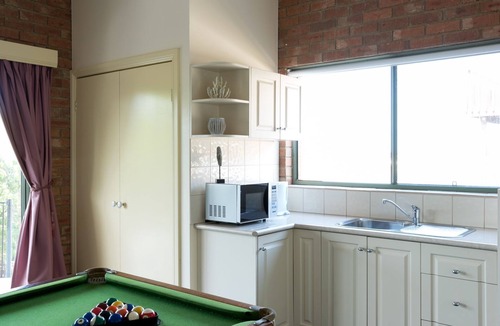Lakes Entrance House | Great for families and large groups. Walk to town. Big house with heaps of room.
